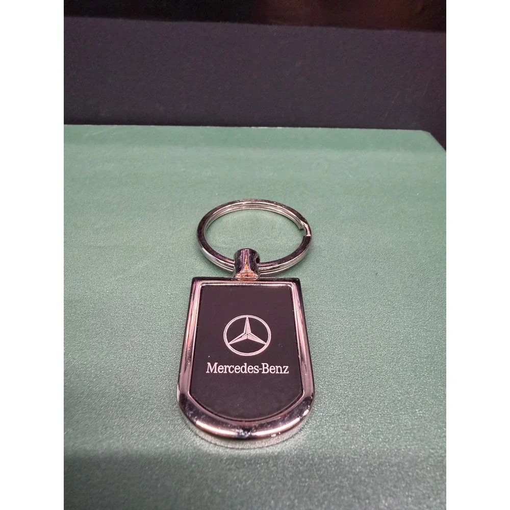 Mercedes Benz Manhattan New York NY Silver Tone Black Logo Shield Keychain Fob